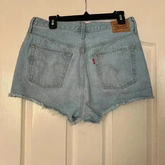 Levi's Women's 501 High Rise Denim Jean Shorts Regular Fit Light Wash - Picture 6 of 6